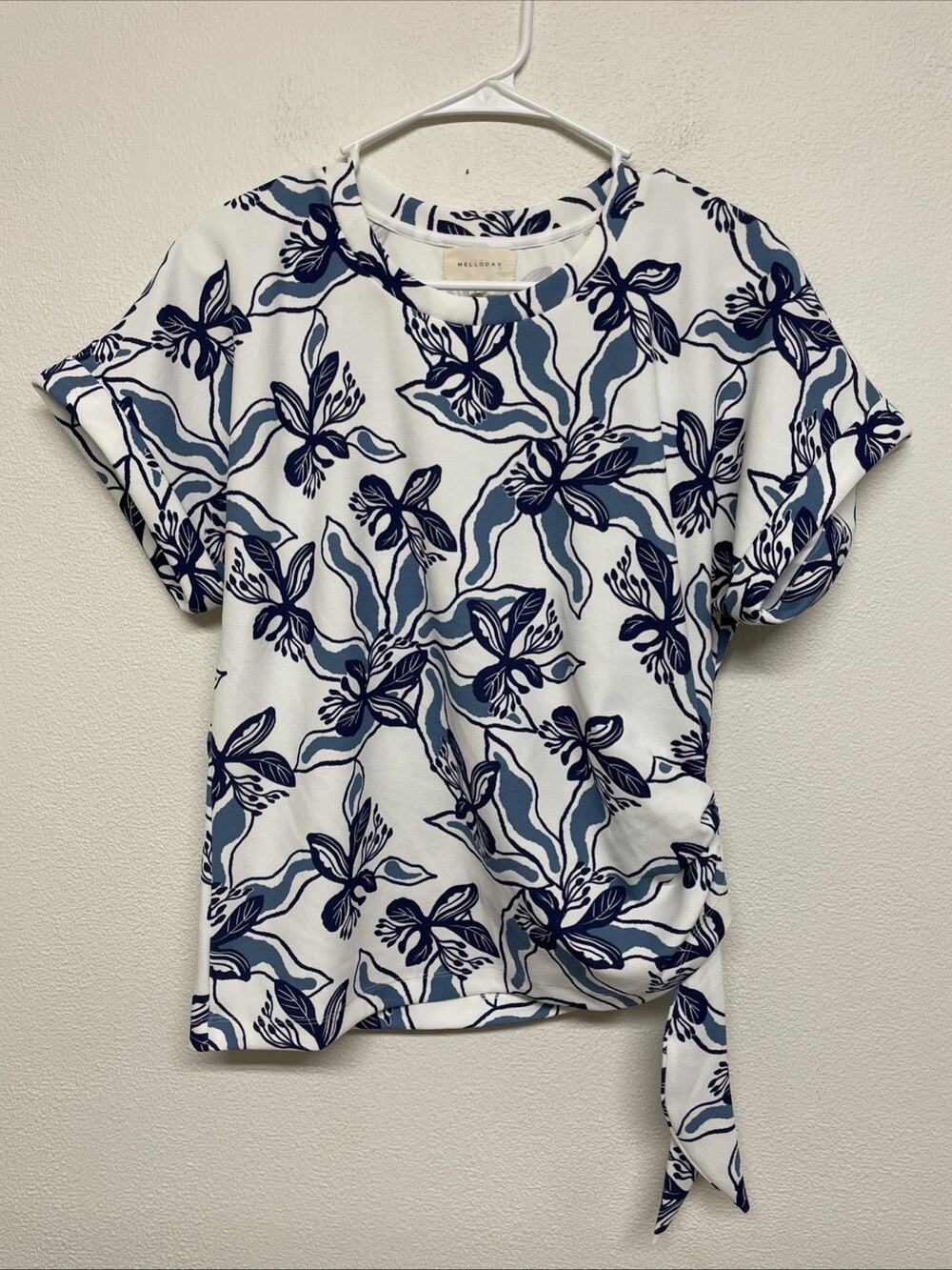 Melloday Navy & White Floral Top. Business Size Small Cuffed Sleeves Side Tie